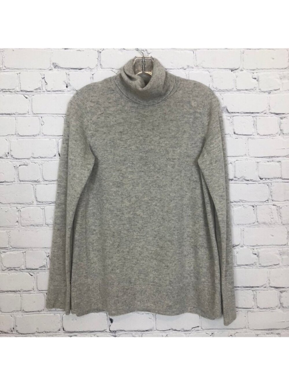 Vince 100% Cashmere Gray Turtleneck Sweater Size S HOLE